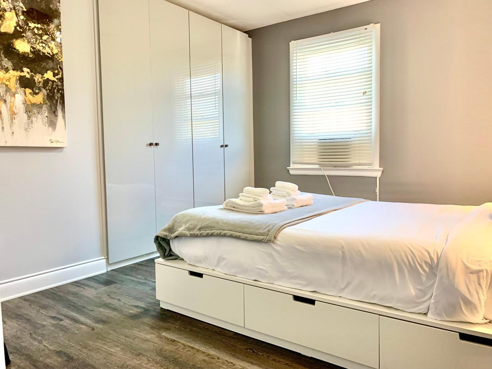 Simply Stays Ottawa Room photo