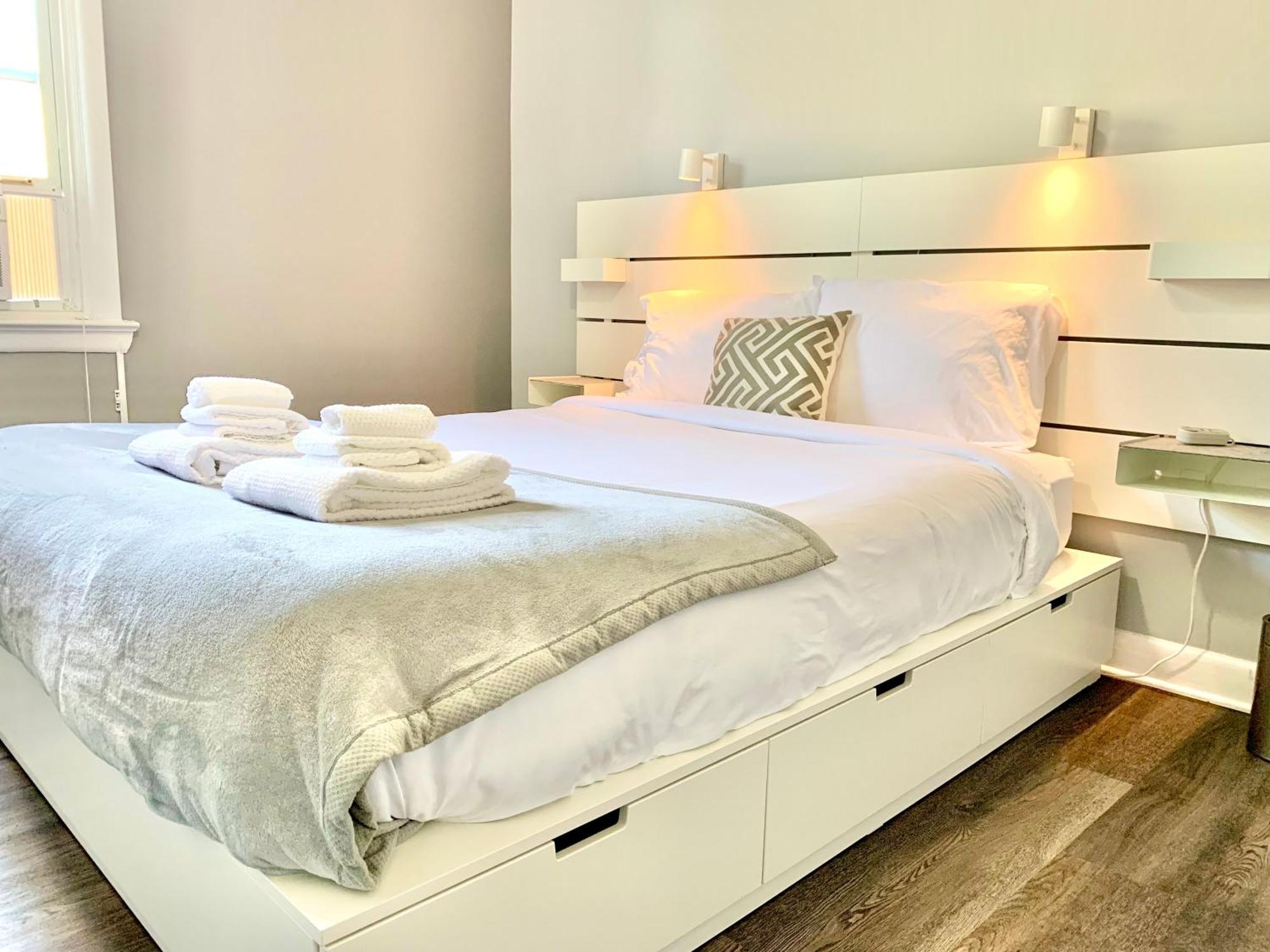Simply Stays Ottawa Room photo